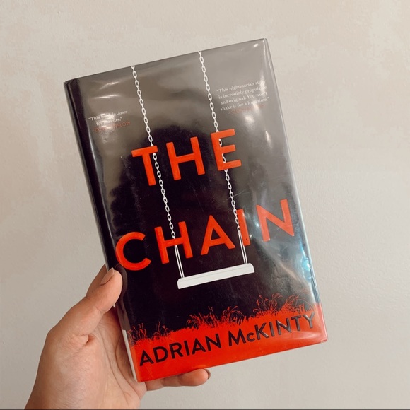 Book - The Chain by Adrian McKinty - Picture 1 of 5